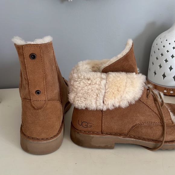 UGG lace up boot - Picture 4 of 5